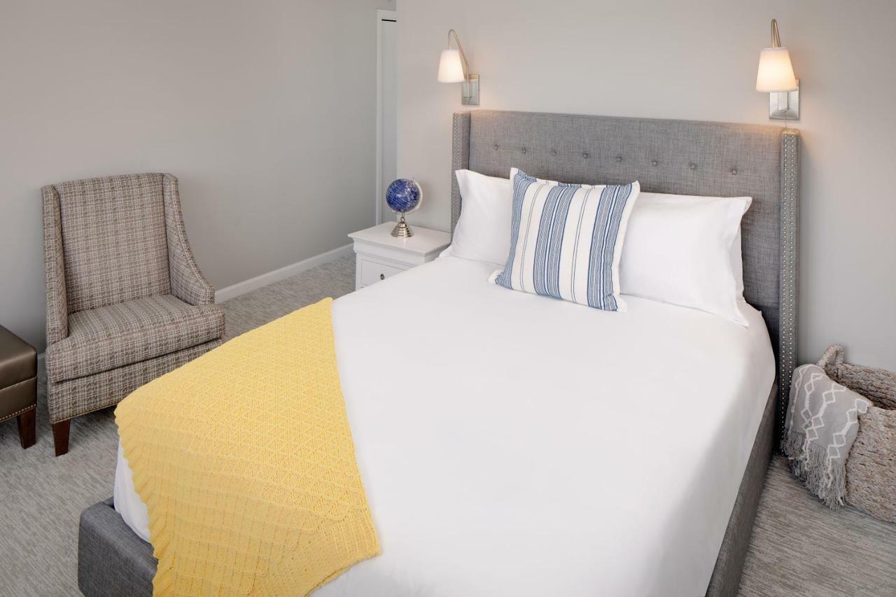 Bed & Breakfast At Harbor Hill Marina Niantic