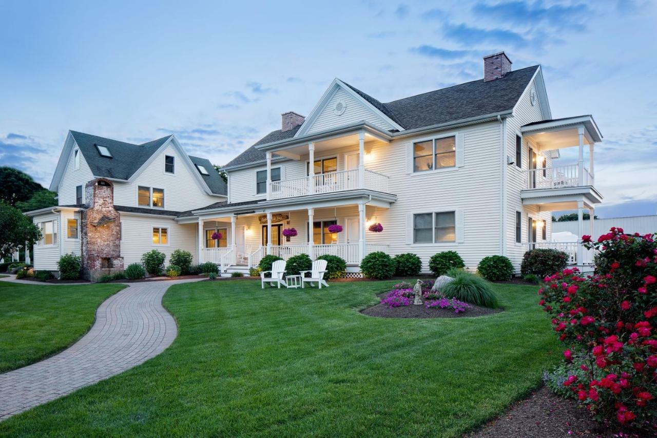 At Harbor Hill Marina Bed & Breakfast Niantic