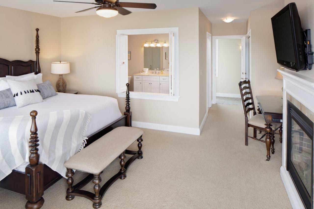At Harbor Hill Marina Bed & Breakfast